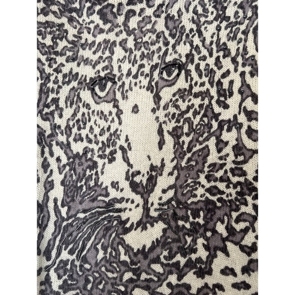 Vintage LE CHOIS EMBELLISHED GRAY & CREAM LEOPARD SWEATER - SIZE M - Picture 3 of 4